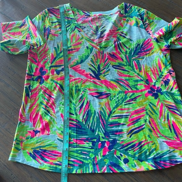 Lilly Pulitzer size XL short sleeve v neck top - Picture 8 of 8